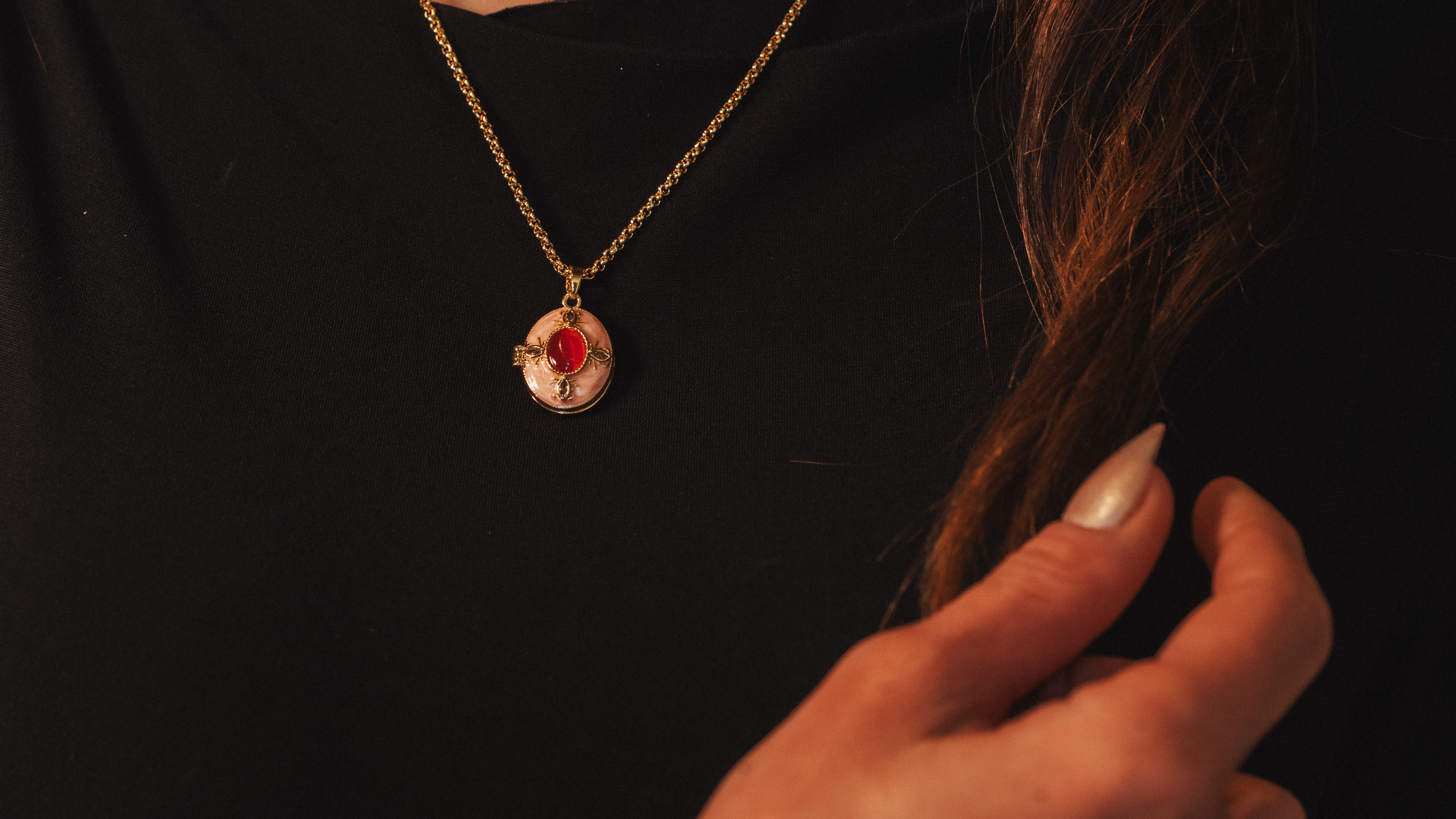 Kırmızı Mineli Kolye