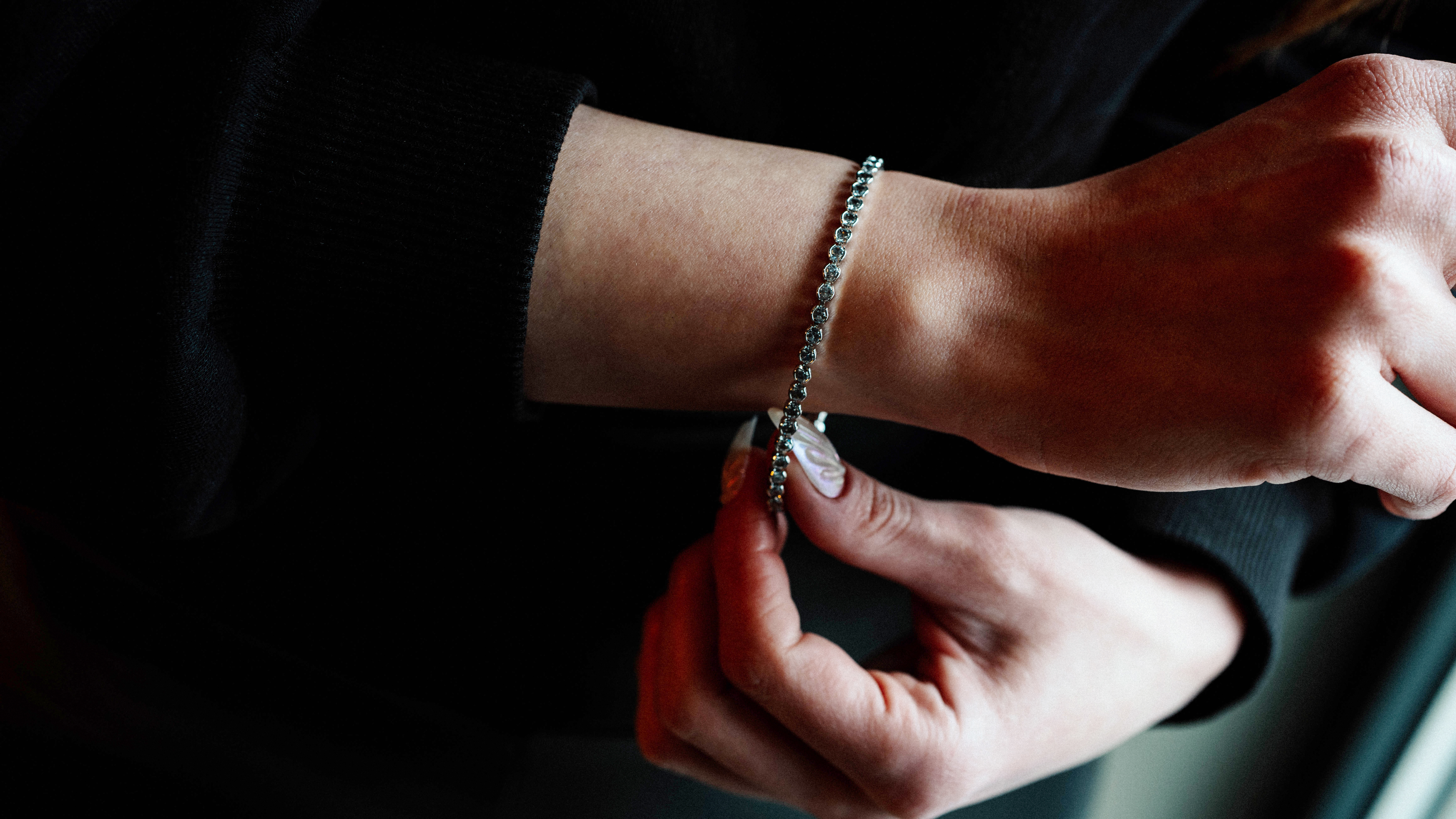 SARI YUVARLAK TAŞLI SU YOLU KOLLUK